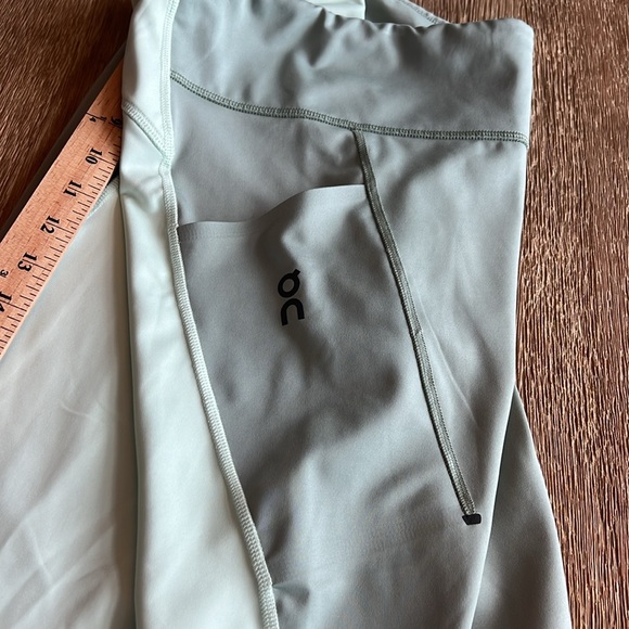 ON PERFORMANCE “run on clouds” 7/8 running tights, NWOT, size XL - Picture 10 of 13